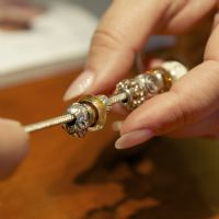 GIOIELLI PERSONALIZZATI: crea il bijoux dei tuoi sogni con le pietre Swarovski e le preziose perle Murano